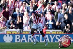 Stoke Balik Tumbangkan West Ham 2-1 Untuk Finis di Urutan 9