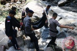 EVAKUASI KORBAN BANJIR BANDANG SIBOLANGIT