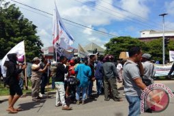 Warga Sungai Nanjung Demo Tapal Batas