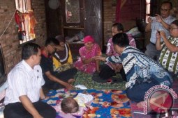 Camat Padangsidimpuan Santuni Penderita Hidrocepalus