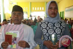 Warga Padangsidimpuan  Akhirnya Punya Buku Nikah