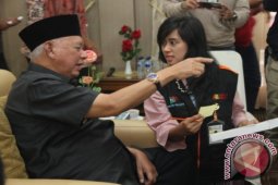 Gubernur: Terima dan Beri Informasi Jujur