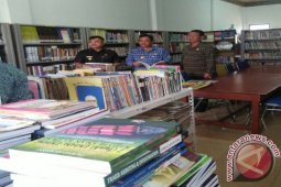 Bupati -Wakil Bupati Sekadau Blusukan ke Perpustakaan