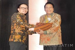 Bupati Gresik Sambari Kembali Raih Penghargaan Pembina K3 Terbaik Nasional 2016