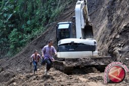 Longsor Terjang Belasan Rumah di Trenggalek