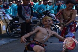 Teladani Pahlawan Mengisi Kemerdekaan