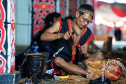Lomba Pahat Patung Dayak