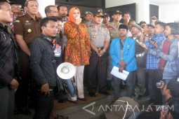 Demo Tambang Emas