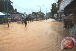 Banjir Genangi Sejumlah Ruas Jalan di Samarinda