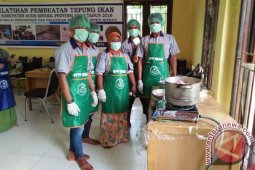 Puluhan Pelaku Usaha Dilatih Pengolahan Ikan