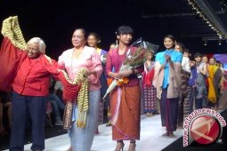 Keindahan Batik Obin Dipamerkan di Hong Kong