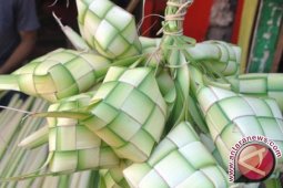 Berbagi kasih di "Lebaran Ketupat"