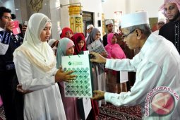 250 Tunanetra Banjar Terima Al-quran Braille Digital