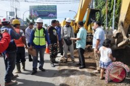 Tinjau Pelebaran Jalan Nasional