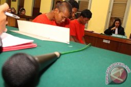 DITUNTUT HUKUMAN MATI