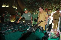 LIHAT PAMERAN SENJATA