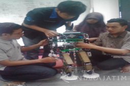 PENS Kembangkan Robot Humanoid Seukuran Remaja