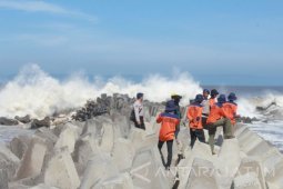 Pelajar Tenggelam di Pantai Selatan Jember Ditemukan
