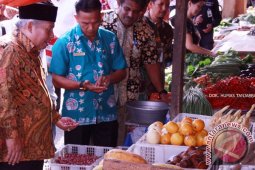 Bupati dan wabup Tanjabbar blusukan ke pasar jelang Ramadhan
