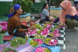 Permintaan Bunga Tabur Meningkat