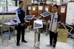 Mahasiswa Universitas Brawijaya Ciptakan Pohon Elektrik