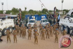 Tameng Khas Kalimantan berdiri Di Darfur