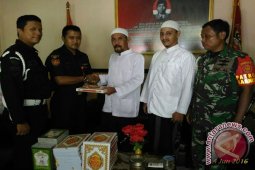 Garnisun 0507/Bekasi Distribusikan Bantuan Ratusan Alquran