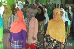 Puluhan Lansia di Blitar Ikuti Pondok Pesantren Kilat