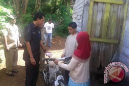 Bupati Bantu Sepeda Untuk Anak Kurang Mampu