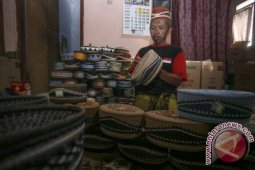 Permintaan Peci Rajut