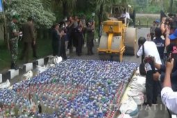 Polres Blitar Musnahkan Ribuan Botol Minuman Keras dan Narkoba