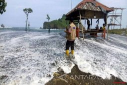 BPBD Jember Pantau Pesisir Pantai Selatan