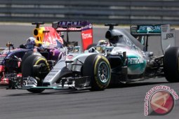 Ricciardo Siap Bertarung Dengan Hamilton