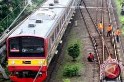 Damkar: Petasan Rusak Kabel Sinyal KRL Bekasi