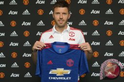 Carrick perpanjang kontrak di Manchester United