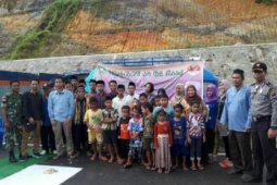 Warga Perbatasan Entikong Adakan "Ngabuburit"