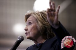 FBI periksa dokumen palsu yang menargetkan kampanye Clinton