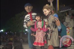 Boneka Raksasa Dari Prancis Meriahkan PKB