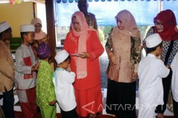 PKK Sidoarjo Berikan Bantuan Sosial Anak Yatim