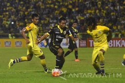 Persegres Kalahkan Sriwijaya FC