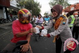 Porles Bangka Tengah Bagikan Takjil Ramadhan
