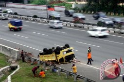Rosalia Indah hantam sembilan kendaraan di tol