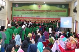 Ratusan Peserta Pesantren Kilat Terima Santunan