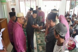 Pemkab Beri Bingkisan Guru Ngaji