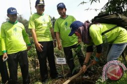 Len-Pers Community Tanam Pohon di Cisangkuy