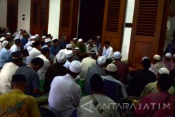 Ngabuburit Masjid Ampel