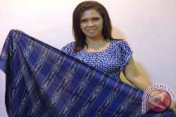 Secercah Senyuman Sang Penenun Tanimbar