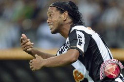 Ronaldinho lebih hebat ketimbang Messi dan Ronaldo
