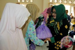 Dhuafa Cempaka Dapat Bingkisan