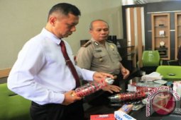 Polda Kalsel Sita Kosmetik Dan Onderdil Ilegal